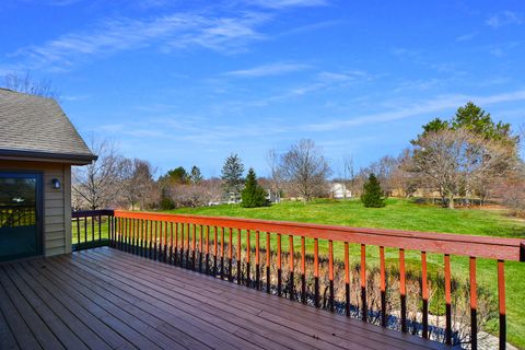 Tiny photo for 21 N Highview Circle, Hawthorn Woods, IL 60047 (MLS # 12588058)