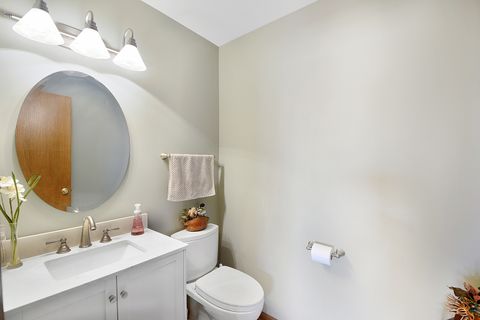 Tiny photo for 21 N Highview Circle, Hawthorn Woods, IL 60047 (MLS # 12588058)