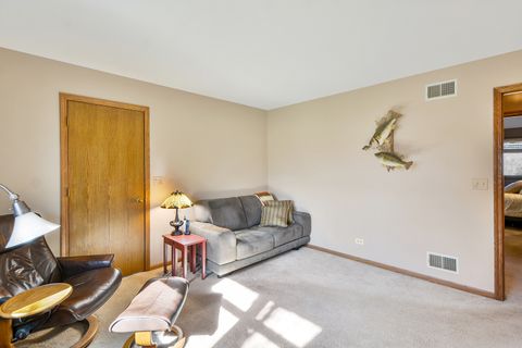 Tiny photo for 21 N Highview Circle, Hawthorn Woods, IL 60047 (MLS # 12588058)