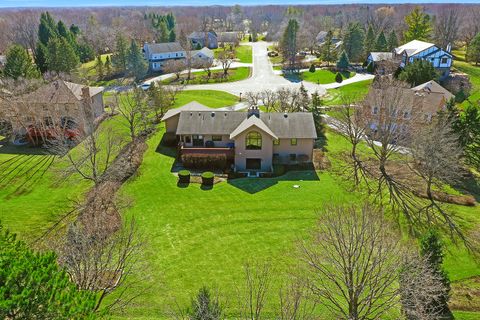 Tiny photo for 21 N Highview Circle, Hawthorn Woods, IL 60047 (MLS # 12588058)
