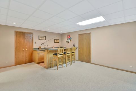 Tiny photo for 21 N Highview Circle, Hawthorn Woods, IL 60047 (MLS # 12588058)