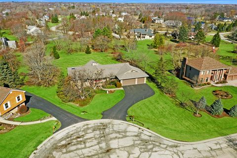 Tiny photo for 21 N Highview Circle, Hawthorn Woods, IL 60047 (MLS # 12588058)