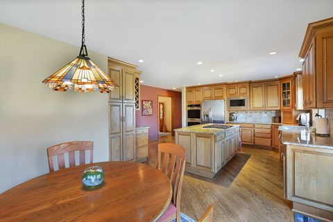 Tiny photo for 21 N Highview Circle, Hawthorn Woods, IL 60047 (MLS # 12588058)