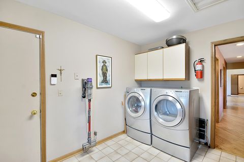 Tiny photo for 21 N Highview Circle, Hawthorn Woods, IL 60047 (MLS # 12588058)