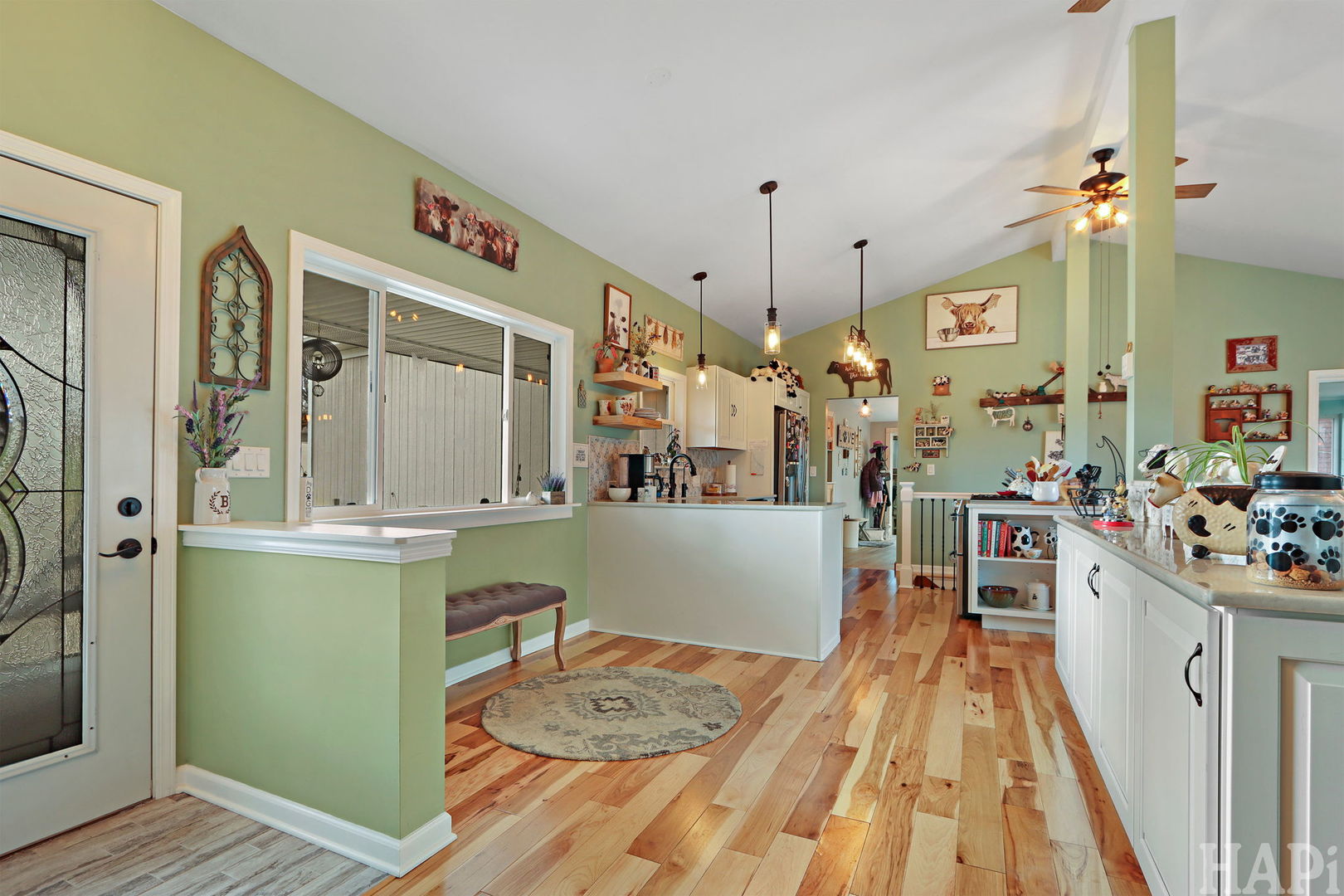 1512 W Oakleaf Drive