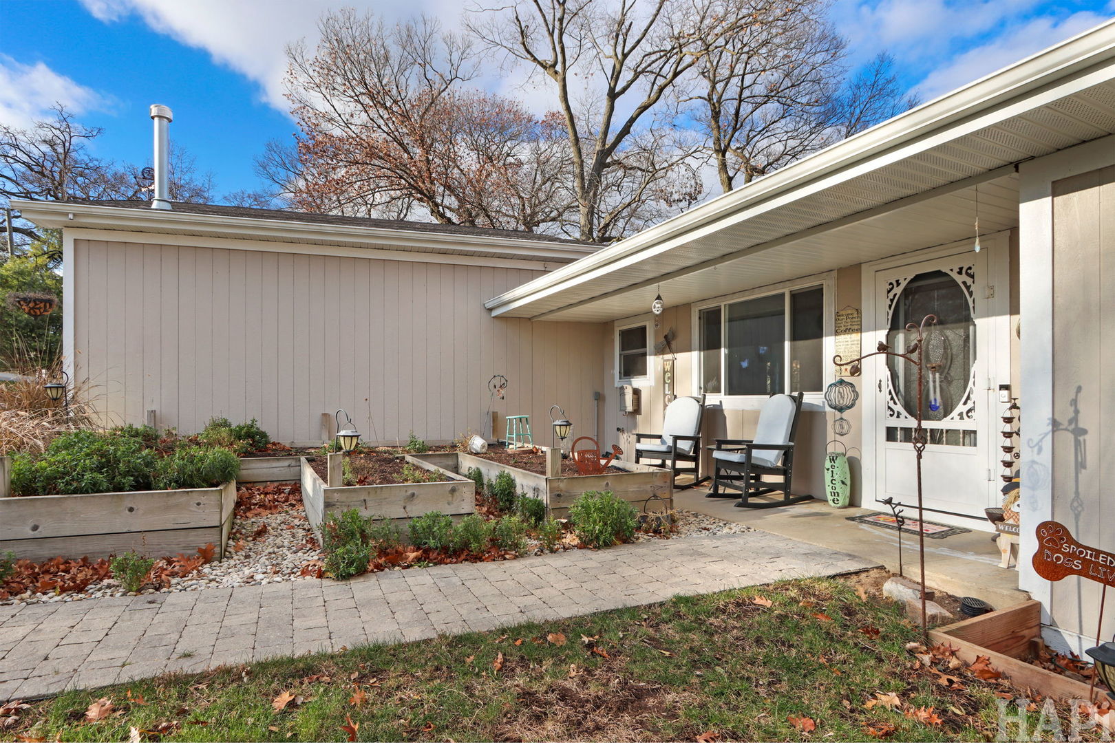 1512 W Oakleaf Drive