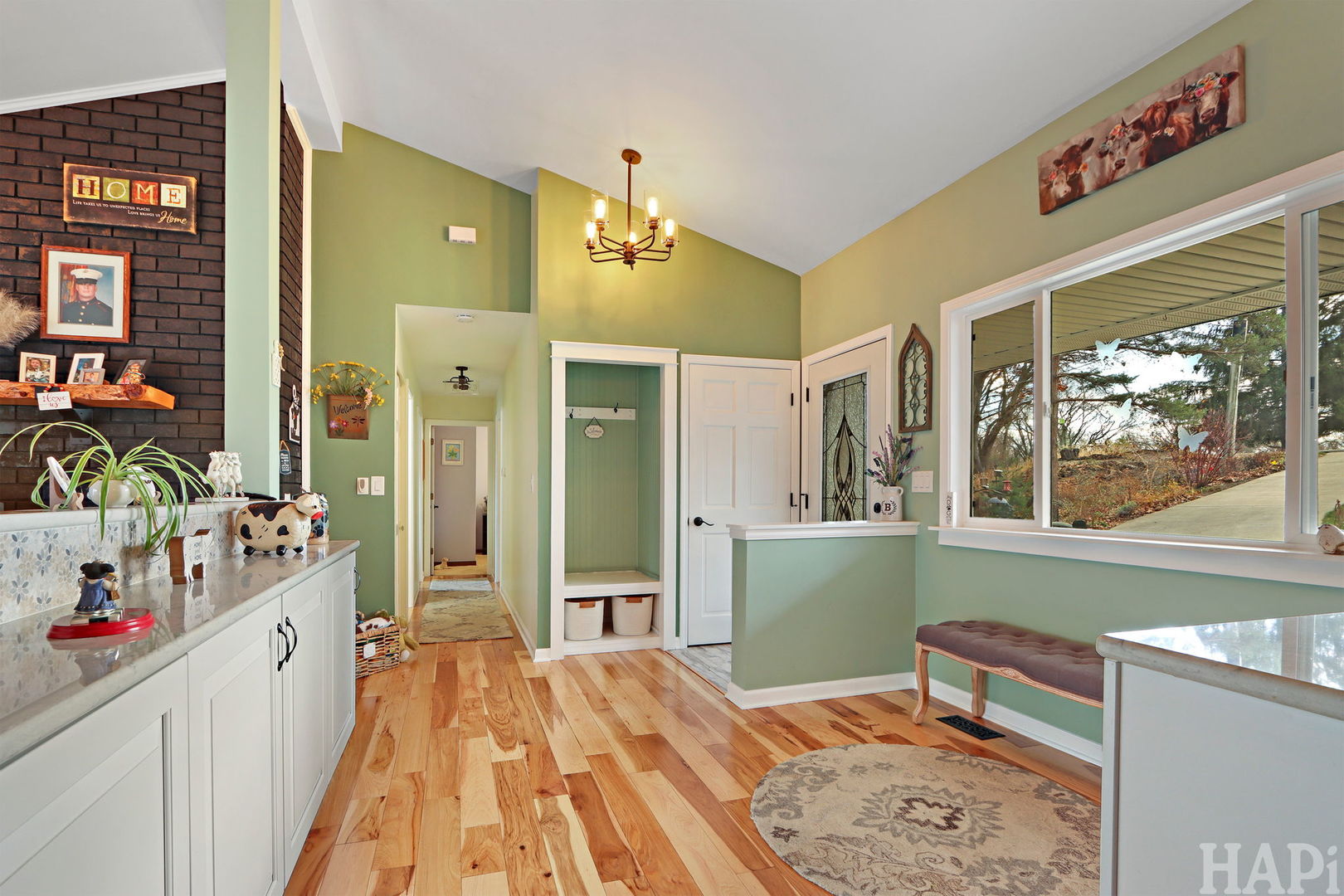 1512 W Oakleaf Drive