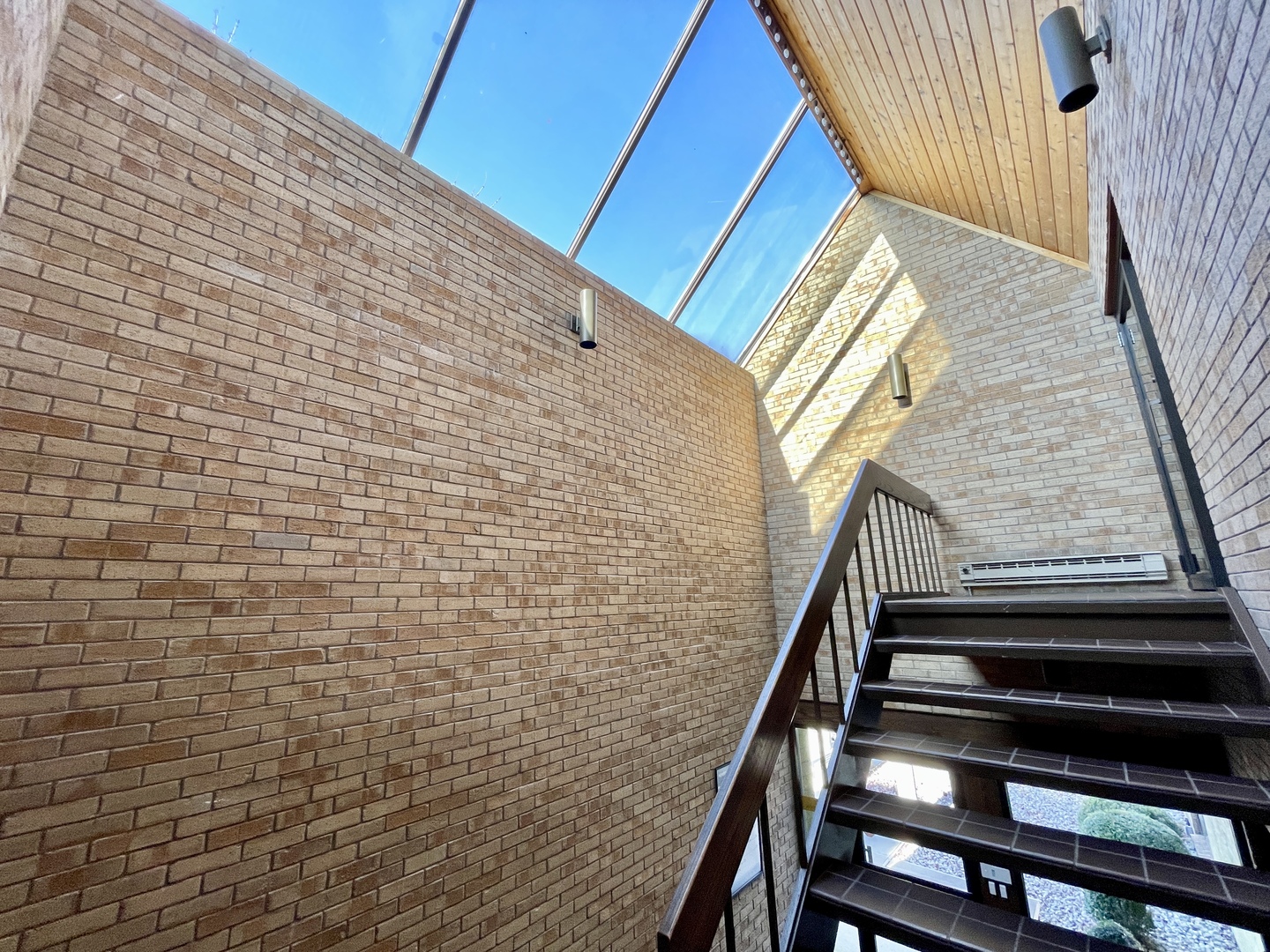 750 Almar Parkway 200-202