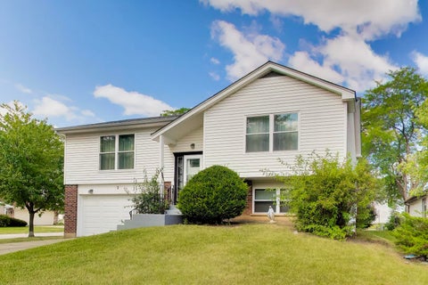 Tiny photo for 2 Oakmont Court, Streamwood, IL 60107 (MLS # 12702153)