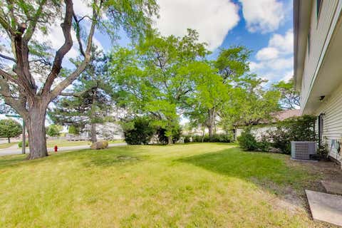 Tiny photo for 2 Oakmont Court, Streamwood, IL 60107 (MLS # 12702153)