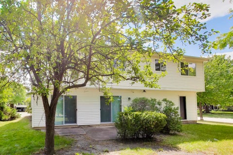Tiny photo for 2 Oakmont Court, Streamwood, IL 60107 (MLS # 12702153)