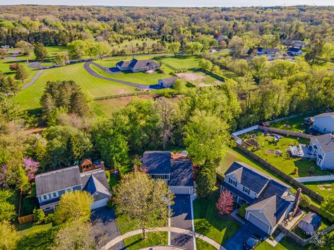 Tiny photo for 41 Manchester Court, Fox River Grove, IL 60021 (MLS # 12631716)