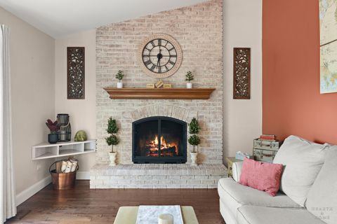 Tiny photo for 41 Manchester Court, Fox River Grove, IL 60021 (MLS # 12631716)