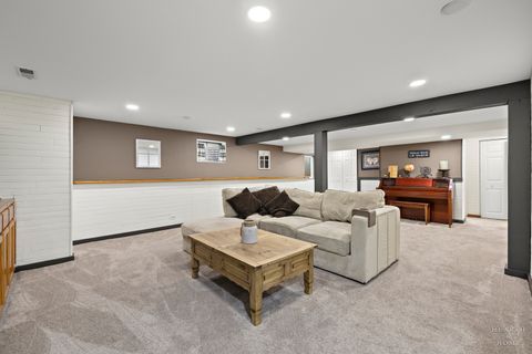 Tiny photo for 41 Manchester Court, Fox River Grove, IL 60021 (MLS # 12631716)