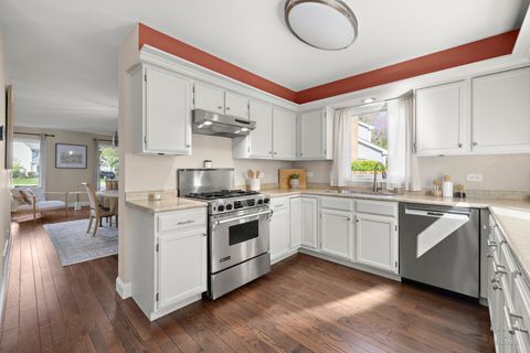 Tiny photo for 41 Manchester Court, Fox River Grove, IL 60021 (MLS # 12631716)