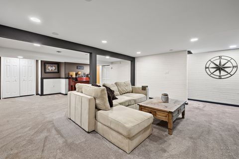 Tiny photo for 41 Manchester Court, Fox River Grove, IL 60021 (MLS # 12631716)