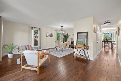 Tiny photo for 41 Manchester Court, Fox River Grove, IL 60021 (MLS # 12631716)