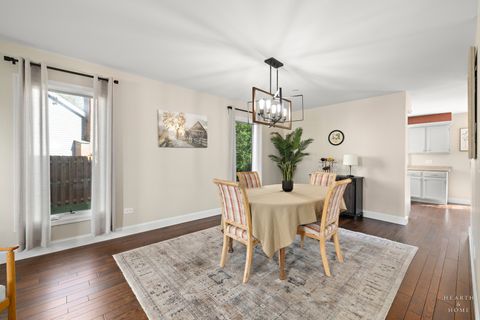 Tiny photo for 41 Manchester Court, Fox River Grove, IL 60021 (MLS # 12631716)