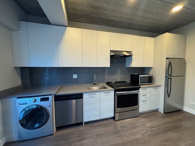 2407 W Eastwood Avenue 206
