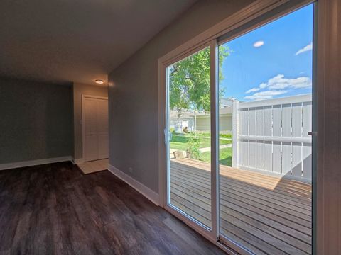 Tiny photo for 1672 Cornell Drive, Hoffman Estates, IL 60169 (MLS # 12463893)