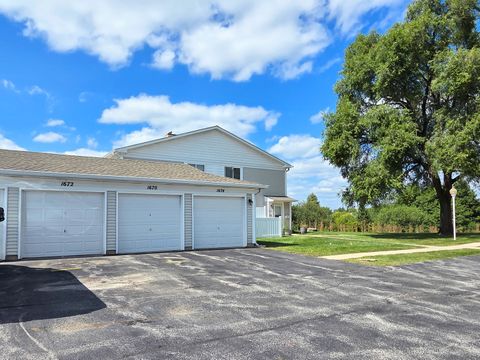Tiny photo for 1672 Cornell Drive, Hoffman Estates, IL 60169 (MLS # 12463893)