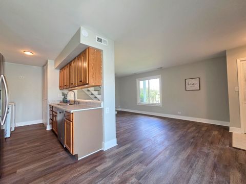Tiny photo for 1672 Cornell Drive, Hoffman Estates, IL 60169 (MLS # 12463893)