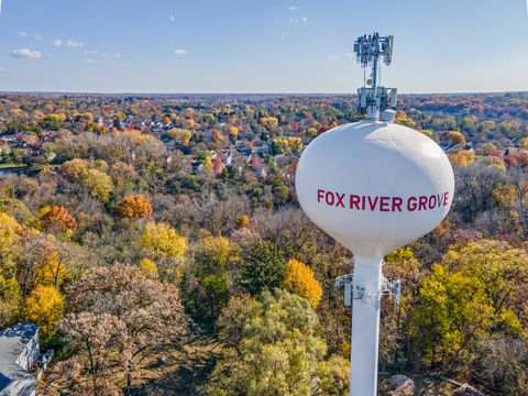 Tiny photo for 56 Huntcliff Court, Fox River Grove, IL 60021 (MLS # 12537308)