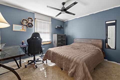 Tiny photo for 56 Huntcliff Court, Fox River Grove, IL 60021 (MLS # 12537308)