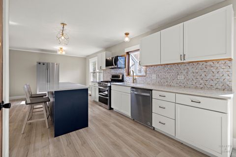 Tiny photo for 56 Huntcliff Court, Fox River Grove, IL 60021 (MLS # 12537308)