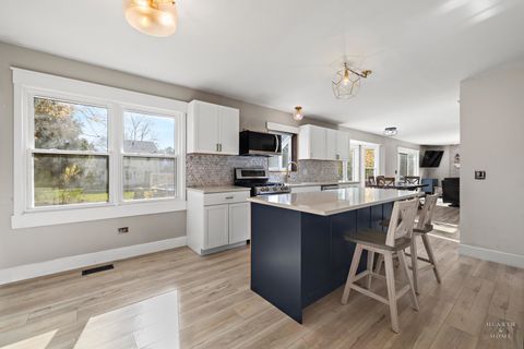 Tiny photo for 56 Huntcliff Court, Fox River Grove, IL 60021 (MLS # 12537308)