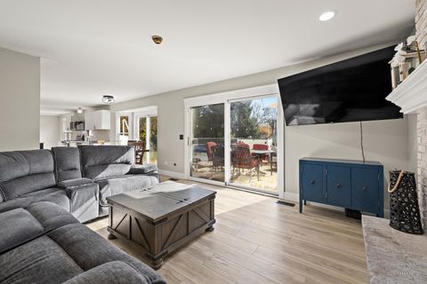 Tiny photo for 56 Huntcliff Court, Fox River Grove, IL 60021 (MLS # 12537308)