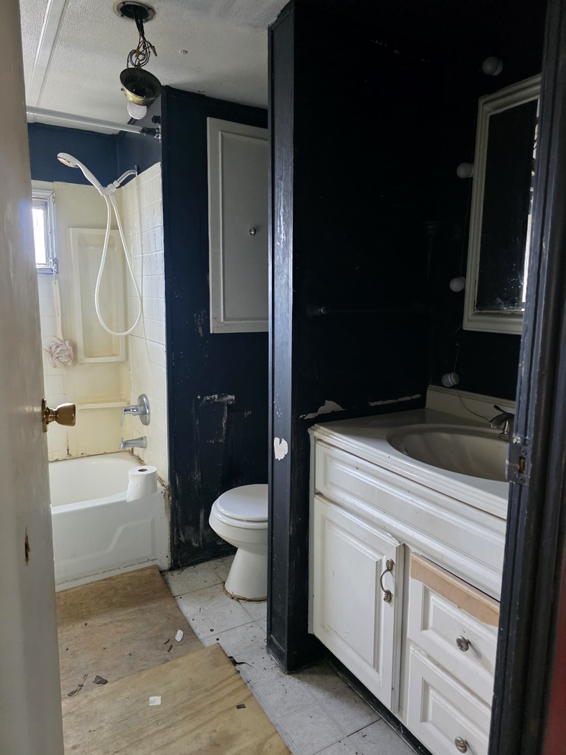 8800 Harlem Avenue 724