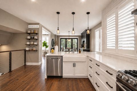 Tiny photo for 807 Viewpointe Drive, St. Charles, IL 60174 (MLS # 12629695)