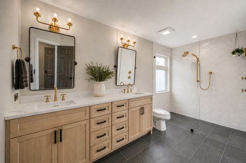 Tiny photo for 807 Viewpointe Drive, St. Charles, IL 60174 (MLS # 12629695)