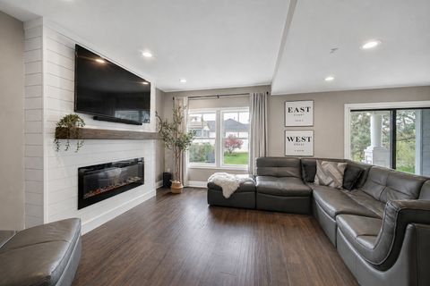Tiny photo for 807 Viewpointe Drive, St. Charles, IL 60174 (MLS # 12629695)