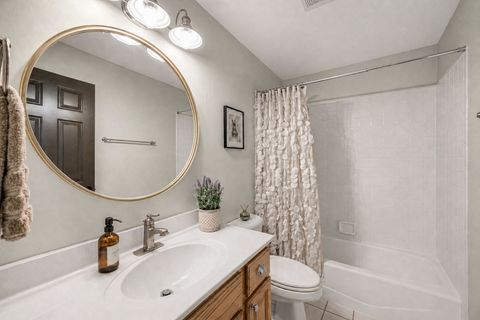 Tiny photo for 807 Viewpointe Drive, St. Charles, IL 60174 (MLS # 12629695)