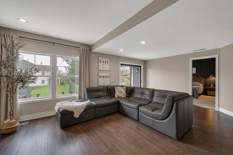 Tiny photo for 807 Viewpointe Drive, St. Charles, IL 60174 (MLS # 12629695)