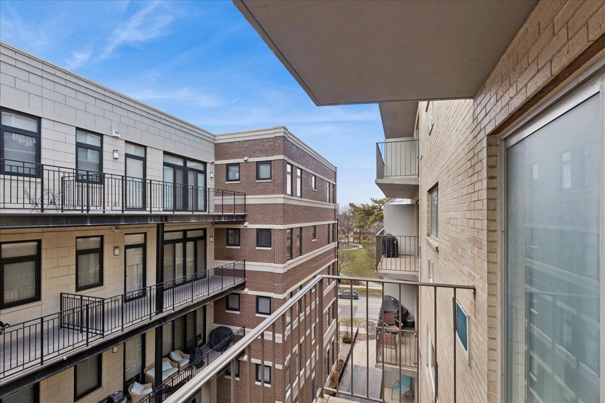 1567 Ridge Avenue 607