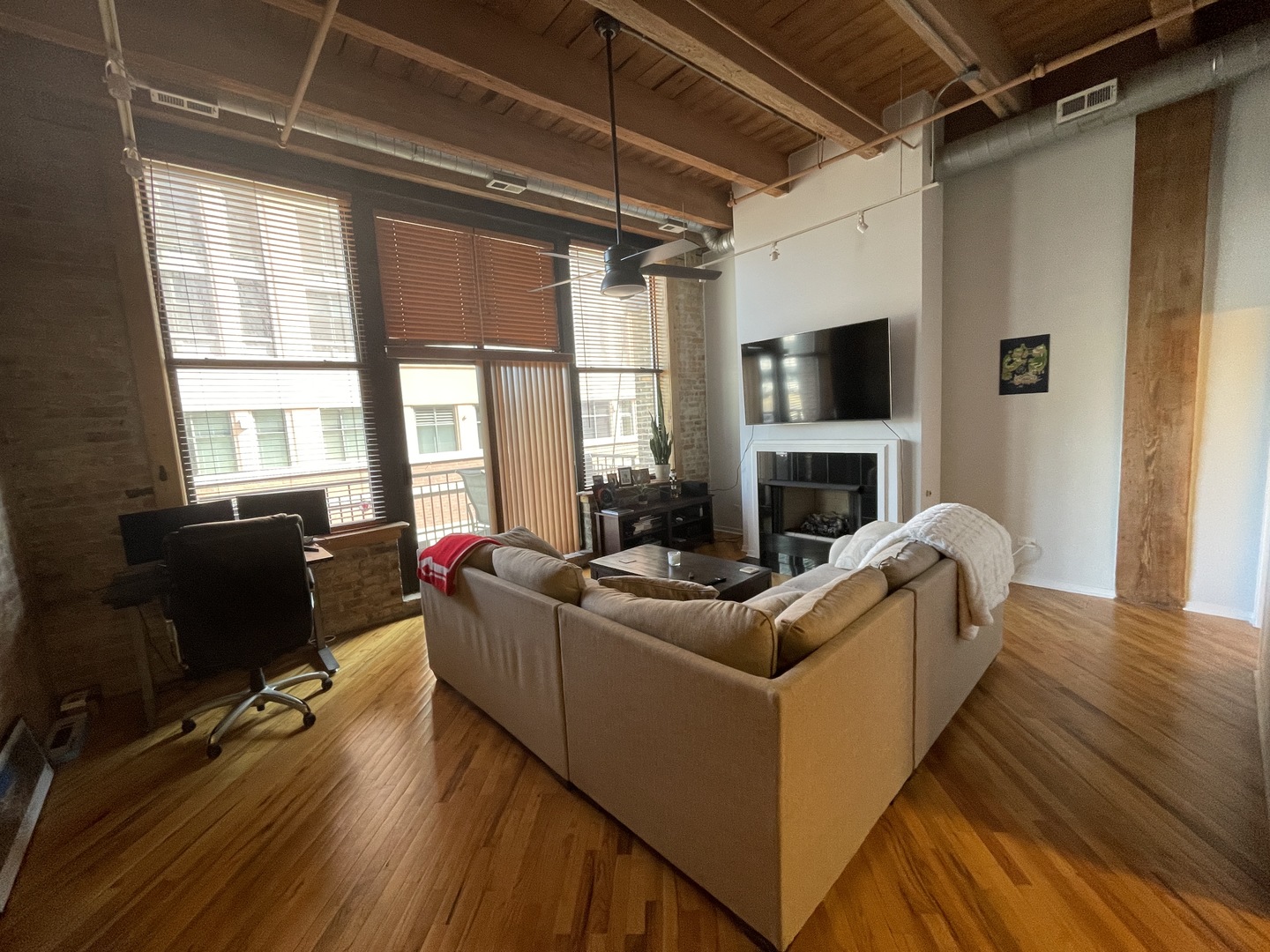 616 W Fulton Street 206