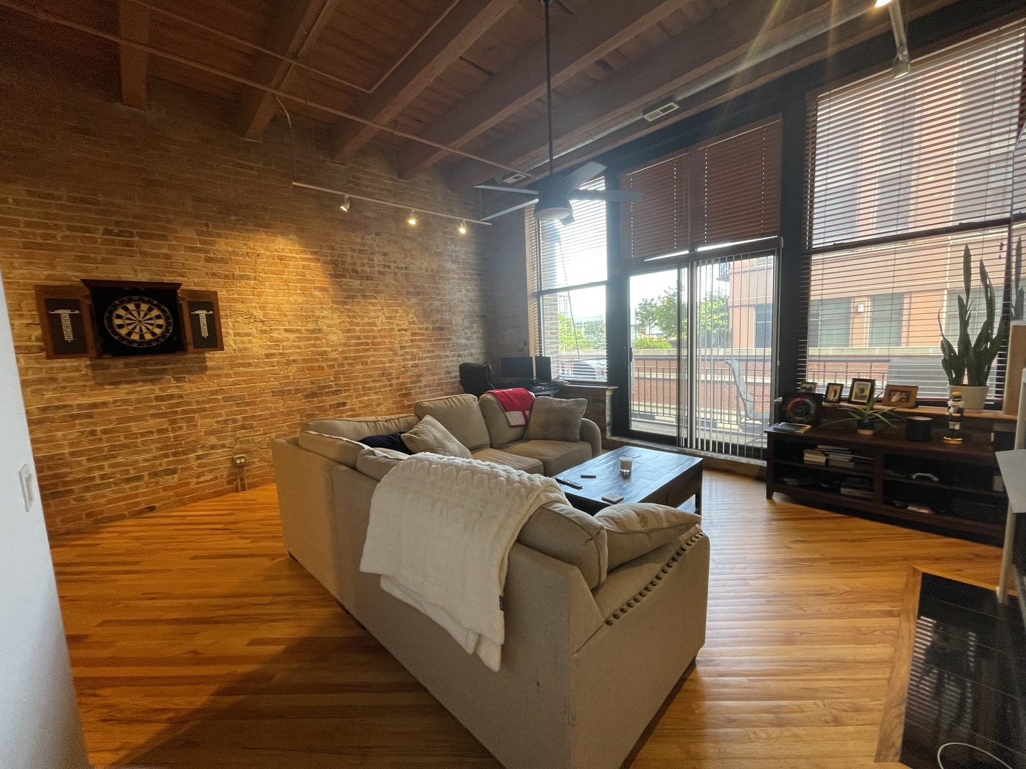 616 W Fulton Street 206