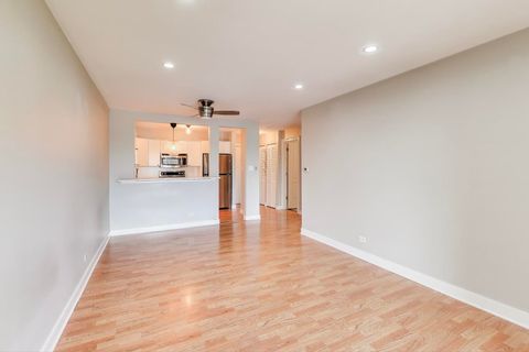 Tiny photo for 725 W Huntington Commons Road #217, Mount Prospect, IL 60056 (MLS # 12490238)