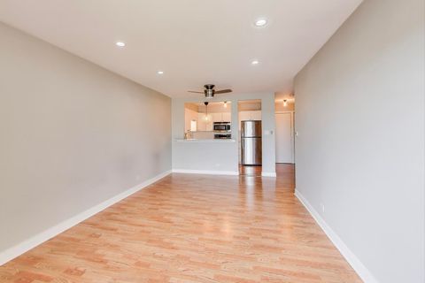 Tiny photo for 725 W Huntington Commons Road #217, Mount Prospect, IL 60056 (MLS # 12490238)