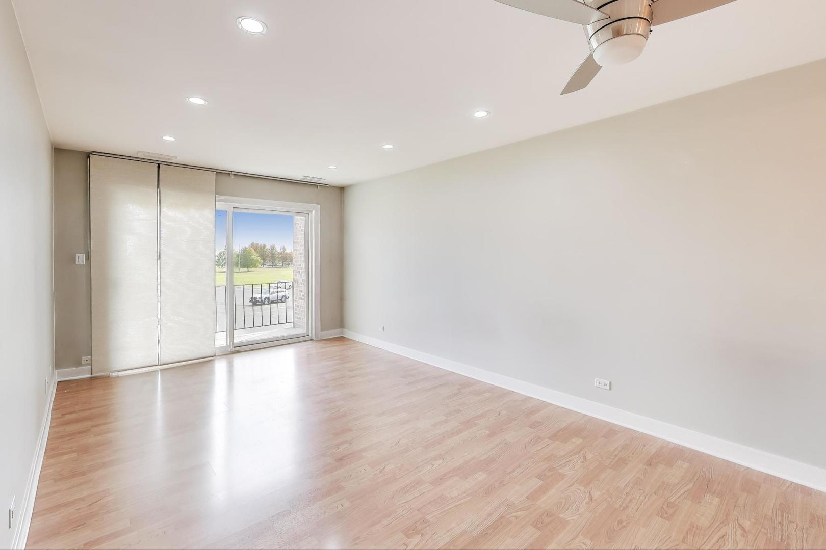 725 W Huntington Commons Road 217