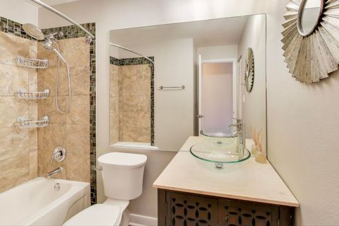 Tiny photo for 725 W Huntington Commons Road #217, Mount Prospect, IL 60056 (MLS # 12490238)