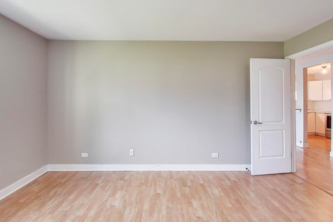 Tiny photo for 725 W Huntington Commons Road #217, Mount Prospect, IL 60056 (MLS # 12490238)