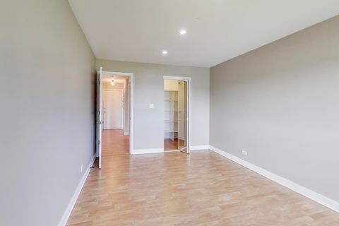 Tiny photo for 725 W Huntington Commons Road #217, Mount Prospect, IL 60056 (MLS # 12490238)