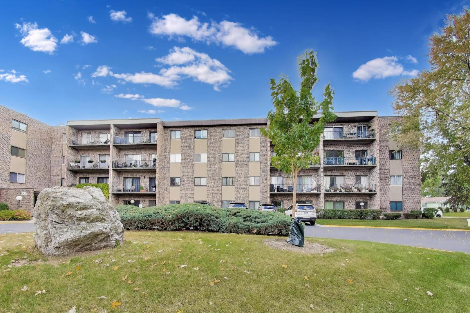 725 W Huntington Commons Road 217