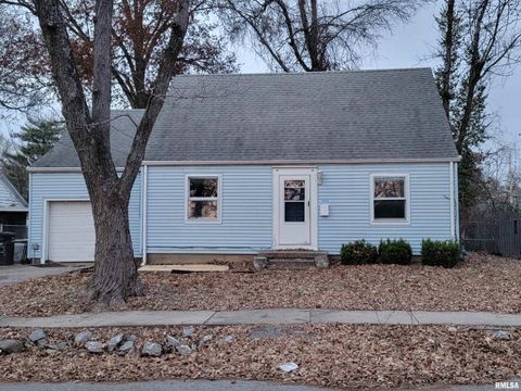 Photo of 904 W Linden St Street, Carbondale, IL 62901 (MLS # EB460720)