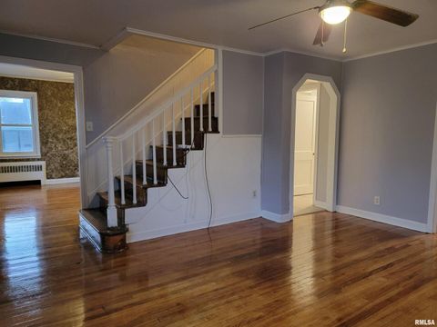 Tiny photo for 904 W Linden St Street, Carbondale, IL 62901 (MLS # EB460720)