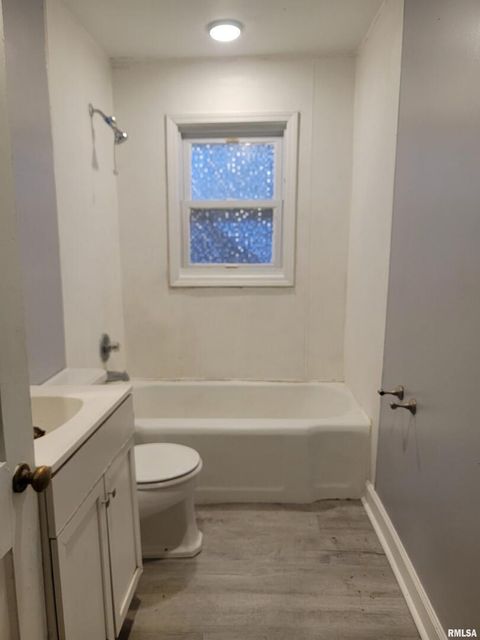 Tiny photo for 904 W Linden St Street, Carbondale, IL 62901 (MLS # EB460720)